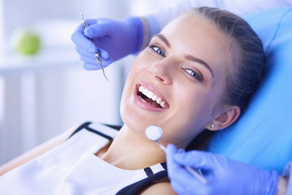woman getting periodontal care in dunedin